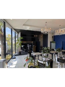 繰り返すカラーやパーマで傷んだ髪も、髪に潤いを♪こだわりのトリートメントで毛先まで潤いある質感に☆