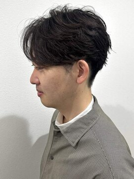 リオールバイニアウ(RE:ALL by Niau) メンズセンターパートフェザーショートスパイラルパーマ刈り上げ