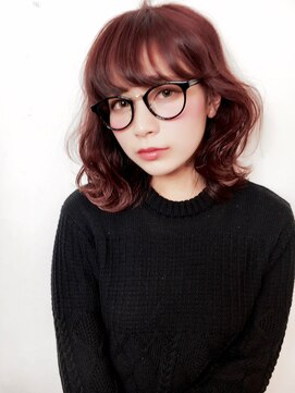 アンリ(Anli) ベリーピンク　ハネ感　ゆるふわ　ミディアムボブ