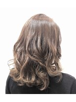 ヴェイスサロン(Vase Salon)&nbsp;刈り上げセンターパートクラゲヘアーオリーブグレー25