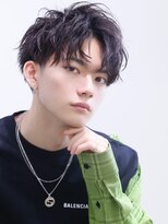 リップス 横浜(LIPPS) 前髪立ち上げたコンマバングのショートヘア