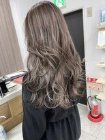 ジゼル(gisele)&nbsp;(稲毛)白髪ぼかしハイライト×レイヤースタイル