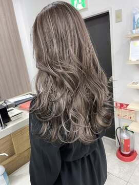 ジゼル(gisele) (稲毛)白髪ぼかしハイライト×レイヤースタイル