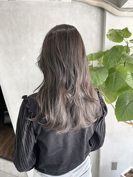 ティティ(TiTi) こなれヘア×シアーグレージュ[TiTi_栗林れい]