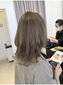 レイヤーカット×グレージュ