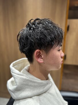 フー 北浦和(Huu) men'ssalonHuuスタイルツイストスパイラルパーマスタイル