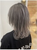 30代40代ブリーチミルクティー伸ばしかけミディアムウルフ