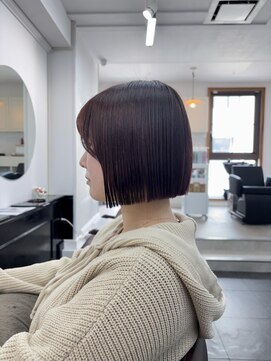 アオ(AO。) ボブ/切りっぱなしボブ/ハイトーンボブ/内巻きボブ/ 横浜