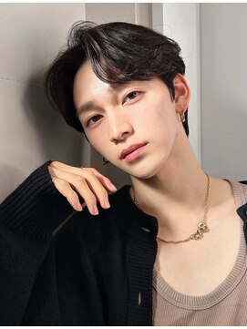 ポーチバイハニー オモテサンドウ(PORCH by HONEY omotesando) フェザーパーマブルーブラック刈り上げセンターパートシャドー3