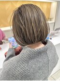 大人ハイライト白髪ぼかし前下がりボブ