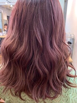 ネウィ ハウオリ 札幌駅前(newi hau'oli) 濡れ髪 切りっぱなし くすみピンク セミウェットウェーブ