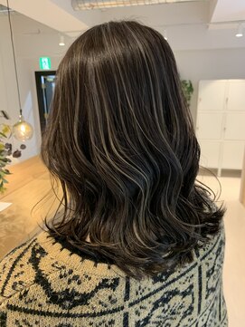 シェーン 仙台駅広瀬通店(schon) ミディアム×ハイライト