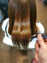 ドゥージングヘアースクラッチ(Dozing Hair Scratch) ハイダメージでも美髪矯正