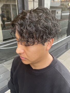 カムジーヘッドカミノウラ(COMEGHEAD KAMINOURA) 波巻きスパイラルパーマツイストスパイラルパーマセンターパート