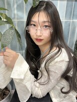 ハチ(HACHI)&nbsp;トレンドの韓国風レイヤーカットで今っぽ小顔スタイル！