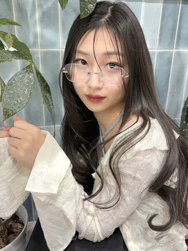 ハチ(HACHI) トレンドの韓国風レイヤーカットで今っぽ小顔スタイル！