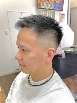 バーバー ダブル(BARBER W) ミドルフェード/刈り上げ/アップバング