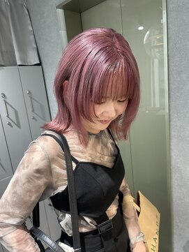 リラス 博多(rilas) 顔まわりレイヤー 外はねボブ ハイトーン ワイドバング