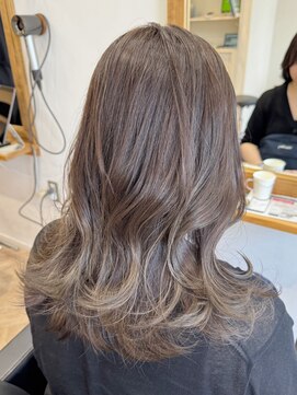 ハーツ(Heart's) ミディアムレイヤー×白髪ぼかしカラー