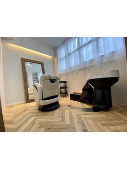 メンズは専用ブース、女性は完全個室なので周りを気にせず自分だけのゆったりとしたサロンtimeを過ごせる＊