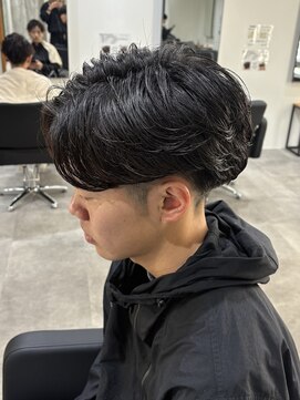 ヒュイル バイ ニアウ(Hwyl by Niau) メンズカットセンターパートニュアンスパーマフェザーパーマ