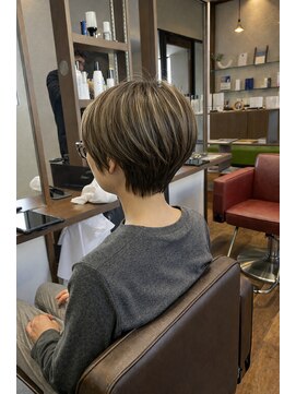 チェルシー CHELSEA ショートカット（白髪ぼかしハイライト）