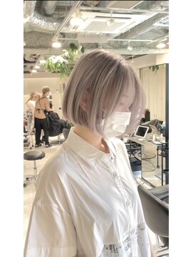 フリーク(FLEEK) ホワイトカラー　ブリーチ3回