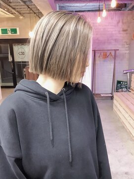 ロビン(ROBIN) グレーベージュ_スタイリングの楽な切りっぱなしボブ