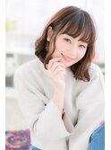 ナチュラルモード大人ガーリー透け感前下がりボブa1