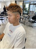 30代40代メンズ刈り上げフェードスタイルかき上げ短髪ワイルド