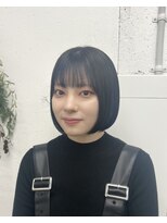 ユイツ&nbsp;シルバー×ネイビーカラー×顎ラインボブ