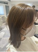 グレージュ系カラー切りっぱなしボブ