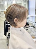 40代50代60代耳かけショート前髪なしハンサムショート白髪ぼかし
