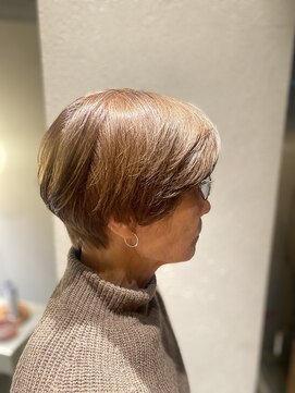 ギュルン(gronn) gronn グレイヘア世代のカジュアルショート