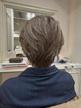 パルファン ヘアアンドスパ(PARFUM HAIR&SPA) ショート×白髪活かしカラー