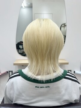 ユウル 横浜(juhl.) ホワイトブロンド抜きっぱなしブリーチダブルカラーウルフカット