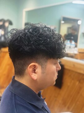 コア 新宿(CORE) 刈り上げパーマ×フェードスタイル