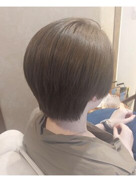 エニー(ENi) ミディアムヘア/暗めカラー/グランマッシュ/辻堂