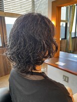 ビハインドザカーテン(BEHIND THE CURTAIN)&nbsp;くせ毛を活かしたパーマ風レイヤーカット×ウルフカット
