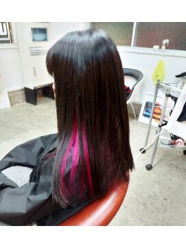 チチヘアーワークス(titi HAIR WORKS) インナービビッドカラースタイル