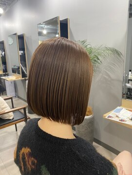 カミエ(kamie) 【切りっぱなしボブ　メルティーベージュ】