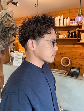 ビスクヘアデザイン(bisq hair design) メンズカット/メンズ/スパイラルパーマ/眉カット/刈り上げ