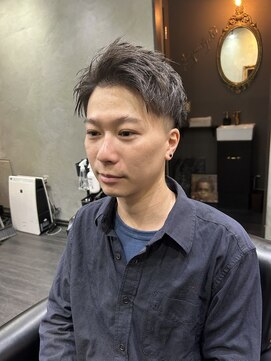 ヘアーシグネチャー(Hair Signature) さわやかアップバングの大人ツーブロックショート