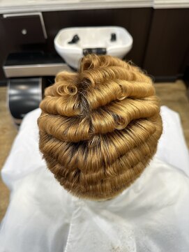 ヘアーズヨシオカ(HAIR'S YOSHIOKA) 金髪パンチ