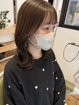 アン(un) 顔周りレイヤー/グレージュ