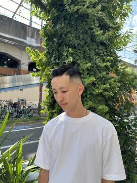 トウキョウ クラシック バーバー タウン(TOKYO CLASSIC BARBER TOWN) 7:3スキンフェードアイロンパーマ