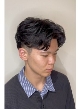 ビビット 大宮店(Vivid) メンズパーマ 毛流れセンターパート 刈り上げ 黒髪 大宮