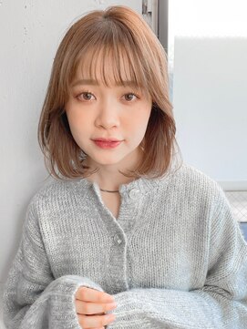 アグノス 青山(Agnos) 大人ガーリーダークアッシュミディアムレイヤーカット 小顔