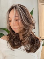 ユアナ(Yuana) 白髪ぼかしハイライト×大人レイヤーカット×髪質改善