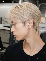 ネクストセカンド 表参道(NEXT2nd)&nbsp;毛流れヘア金髪ナチュラルセンターパートツーブロック